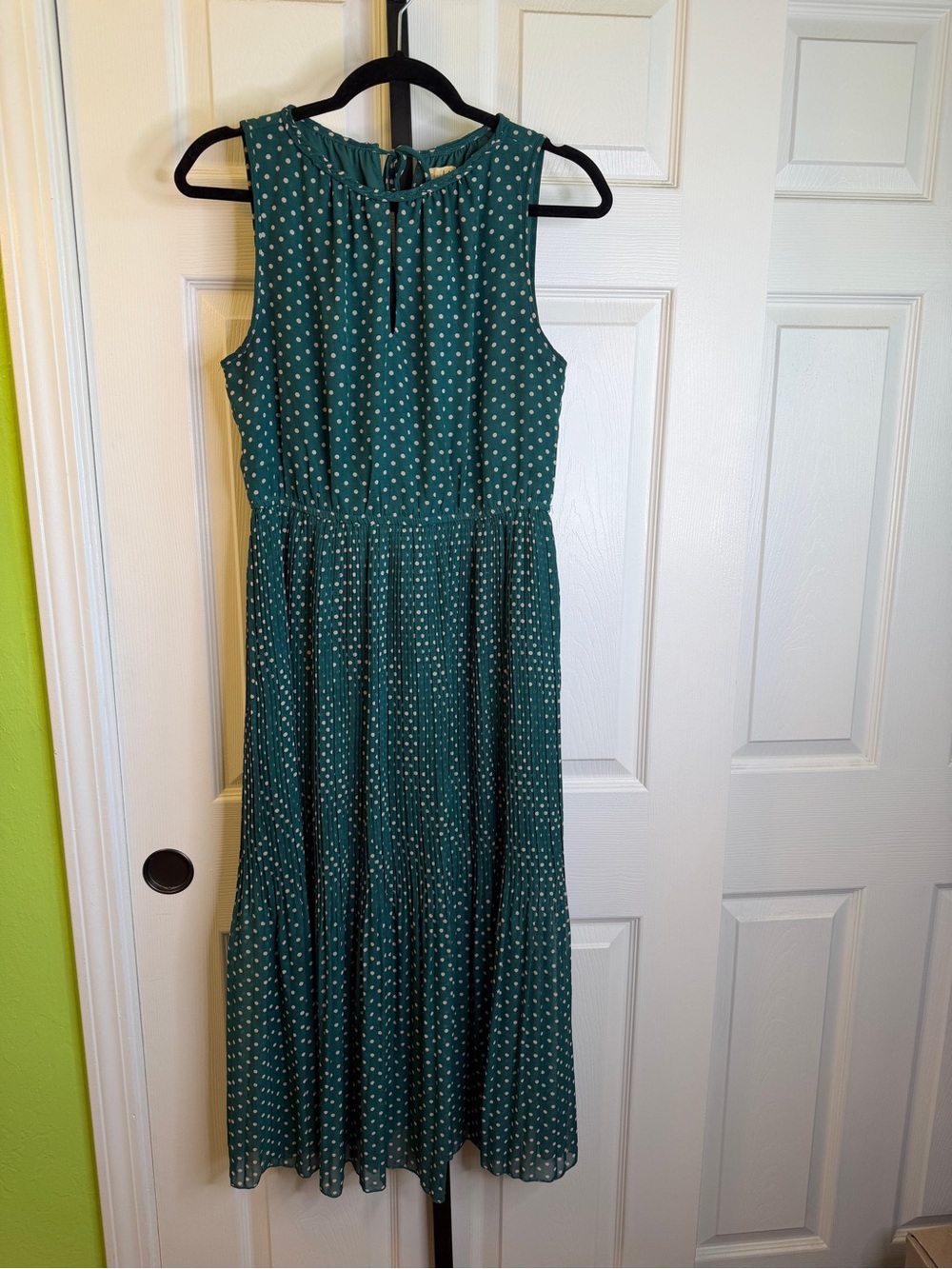 Maison Jules Teal Polka Dot Sleeveless Pleated Midi Dress, size Medium